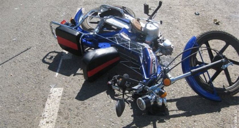 В Оренбурге 15-летний подросток упал с мопеда