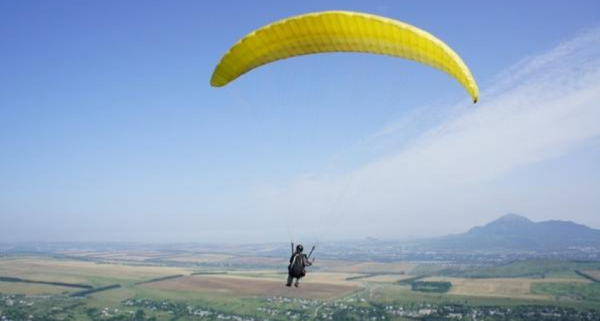 Оренбурженка подала в суд на центр экстремального туризма из-за падения параплана