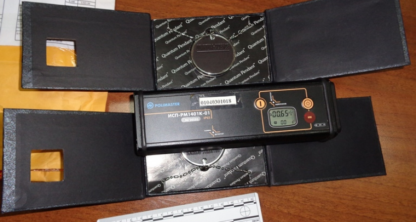 Оренбургские таможенники обнаружили посылку с "лечебными" радиоактивными медальонами