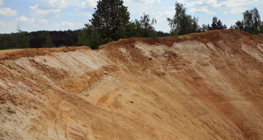 В Сакмарском районе 16-летний подросток упал в карьер