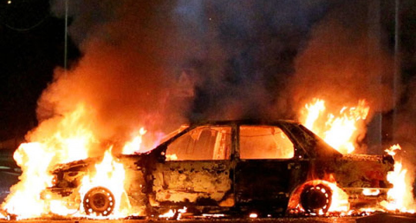 В Переволоцком районе девушку задержали за поджог автомобиля