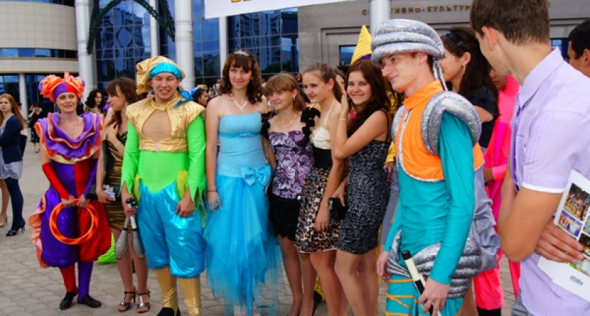 Более трех тысяч человек приглашены на бал лучших выпускников в Оренбурге