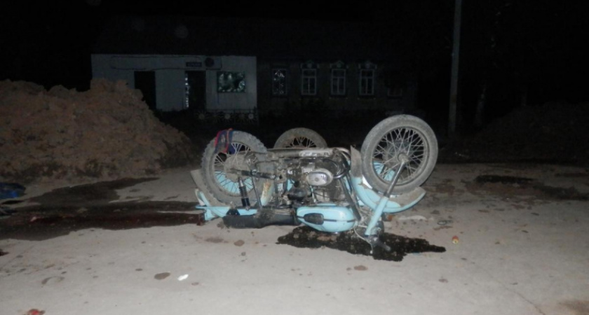 В Красногвардейском районе на дороге перевернулся мотоцикл