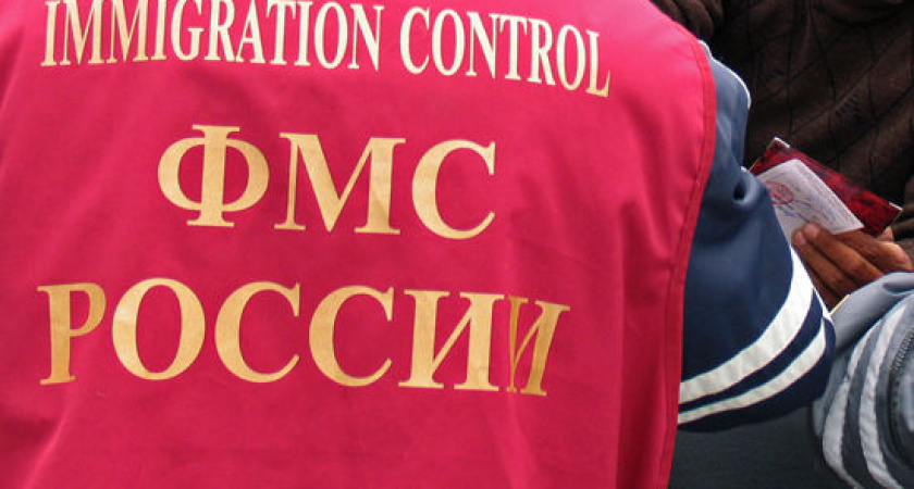 Замначальника иммиграционного контроля УФМС по Оренбургской области подозревается в вымогательстве взятки