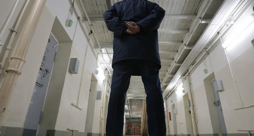 Сотрудник исправительной колонии в Оренбурге подозревается в получении взятки