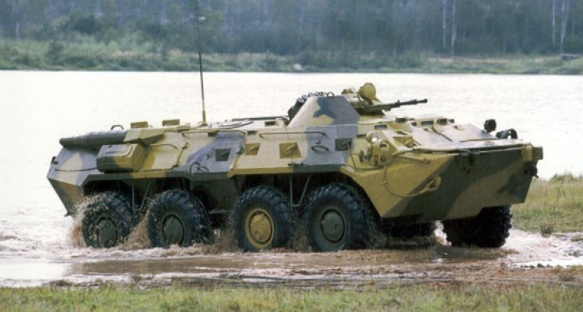 В Самарской области на трассе столкнулись "Шевроле" и БТР