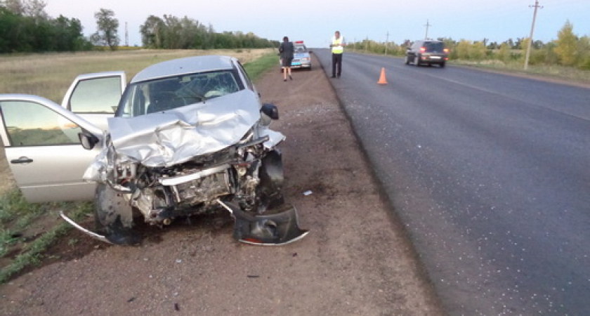 В Сакмарском районе в лобовом столкновении автомобилей пострадали три человека