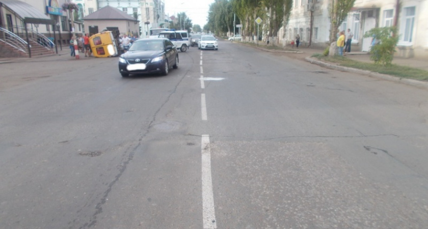 В Бузулуке столкнулись ВАЗ и маршрутка