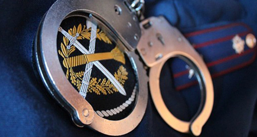 В Оренбурге сотрудник колонии обвиняется в передаче мобильника заключенному