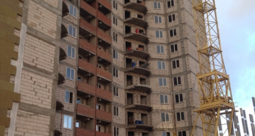 В Оренбурге 20-летний рабочий упал с четвертого этажа строящегося дома