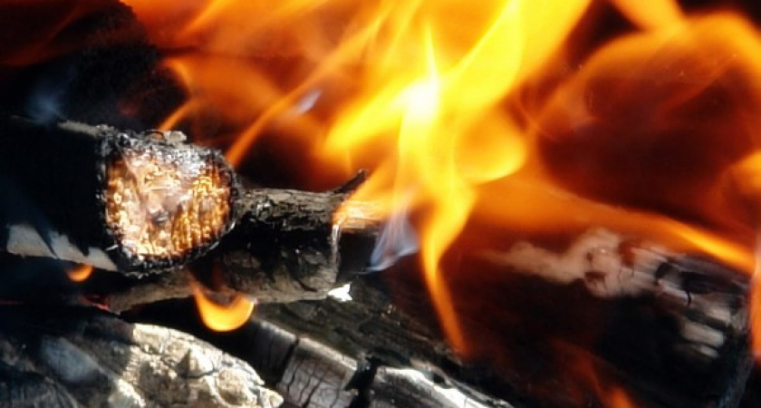 Житель Оренбурга обгорел, разжигая костер