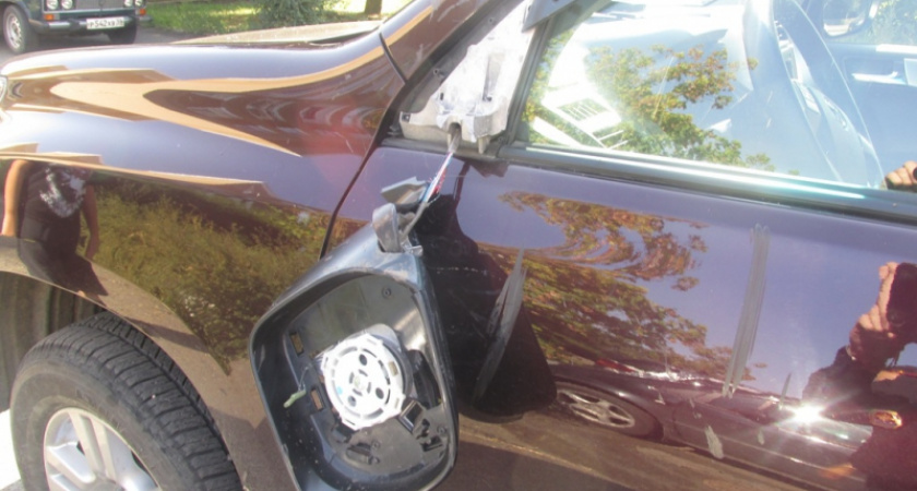 В Оренбурге хулиган крушил автомобили на парковке