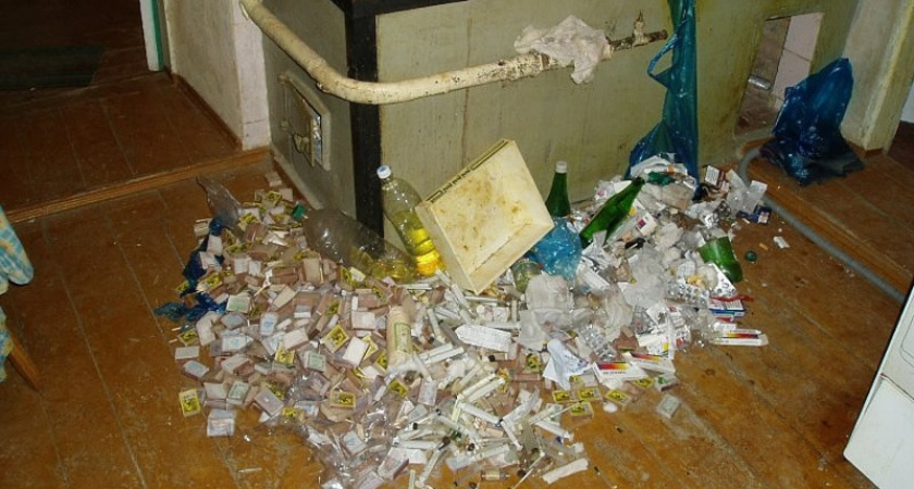 Житель Кваркенского района организовал наркопритон в доме покойной бабушки