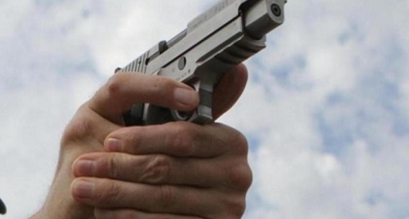 В Орске полицейские разыскивают женщину, напавшую на офис микрозаймов с пистолетом