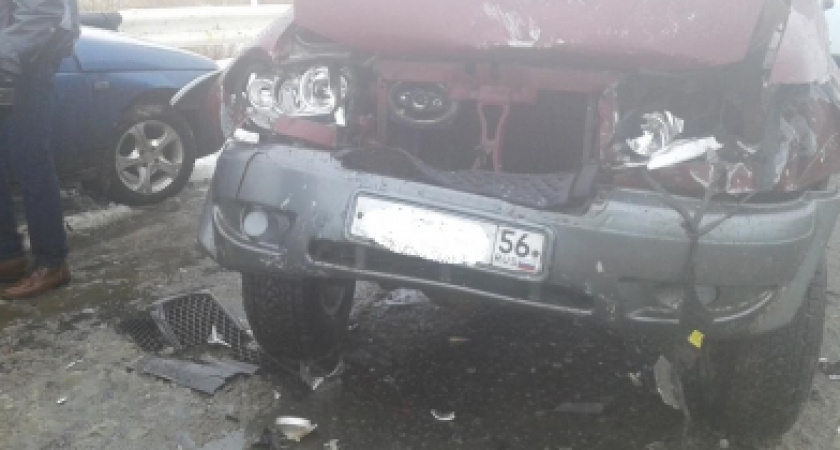 В Соль-Илецком районе при столкновении автомобилей ВАЗ и УАЗ пострадал пассажир
