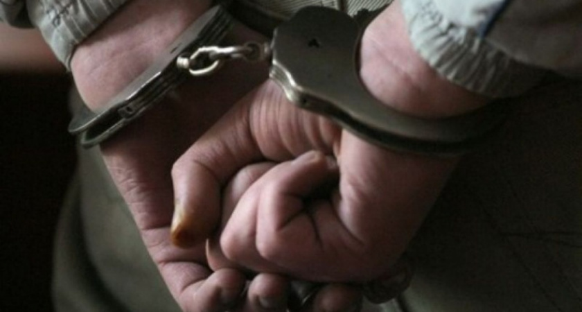 В Оренбурге 28-летний рецидивист ограбил женщину в ее же квартире