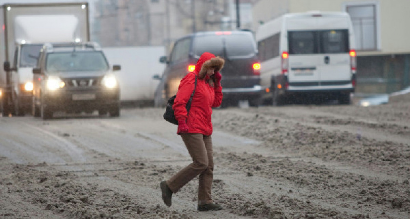 В Оренбурге водитель ВАЗа сбил девушку, которая переходила дорогу на красный цвет