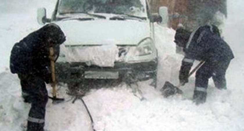 В Оренбуржье спасатели 10 часов преодолевали снег и метель, спасая роженицу
