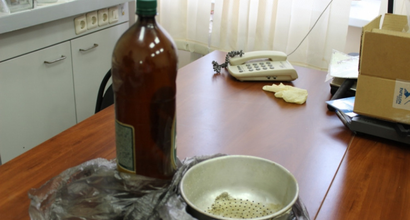 В Соль-Илецком городском округе полицейские нашли 2,5 литра гашишного масла