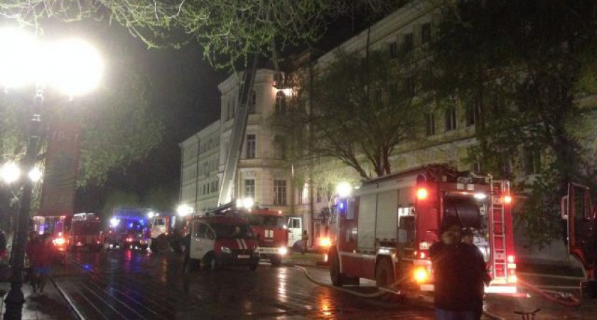 В Оренбурге пожар в здании училища Юрия Гагарина ликвидирован