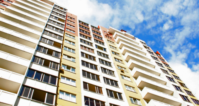 В Оренбурге погиб рабочий, выпав с балкона многоэтажки