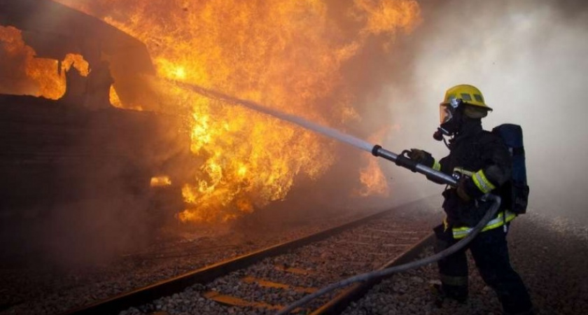 В Соль-Илецком районе потушили загоревшийся поезд