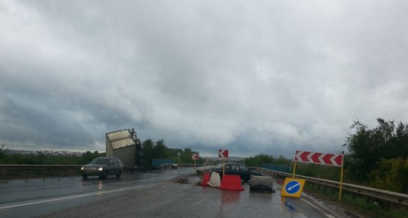 На трассе Оренбург-Самара водитель грузовика уснул за рулем
