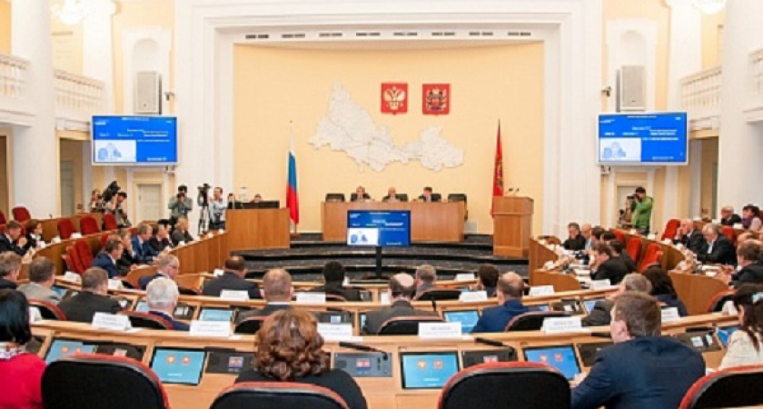 Юрий Берг поздравил избранных депутатов с началом работы