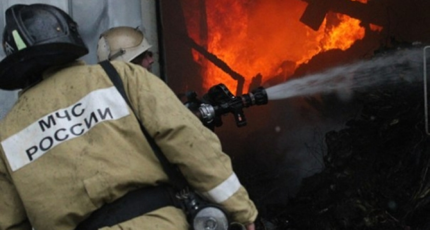 В Оренбурге ночью тушили крупный пожар
