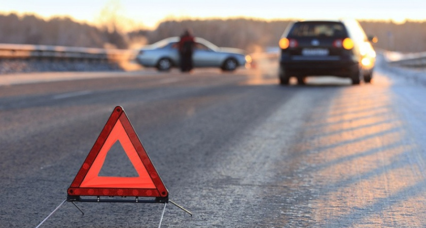 В Оренбургском районе столкнулись три автомобиля, один водитель погиб