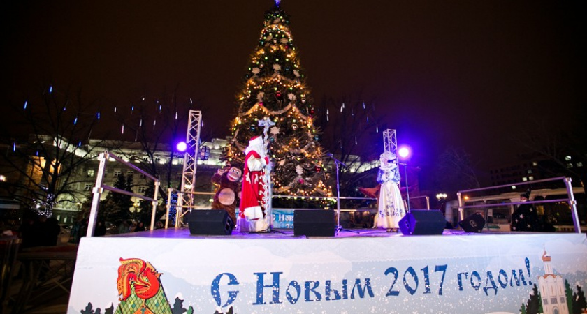 В Оренбурге открылась главная городская елка