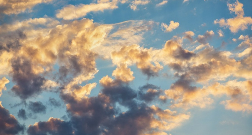 В небе тают облака. Погода в Оренбурге на 18 мая