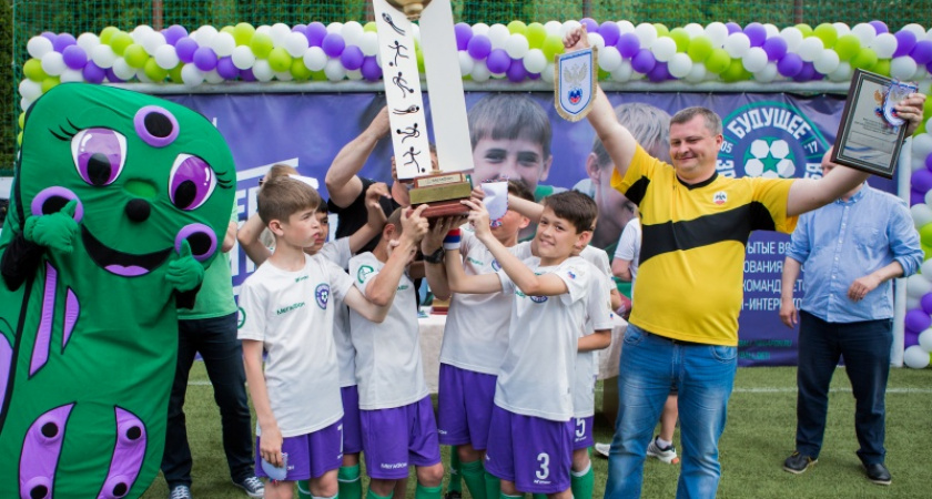 Юные орчане победили в соревнованиях по футболу. Теперь они едут в Лондон