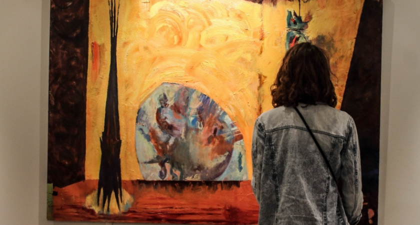 Свобода, мастерство и вкус. В Оренбурге открылась биеннале молодых художников