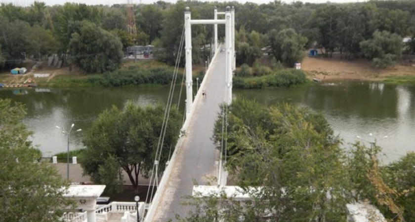 Проход закрыт. На Беловке закроют пешеходный мост