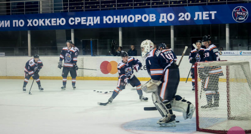 Облако победы. В Оренбурге состоялся первый матч сезона МХЛ с участием "Сарматов"