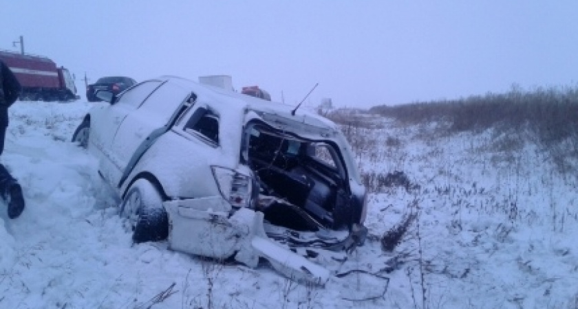 Снова орская трасса. Из-за снегопада бензовоз протаранил легковую