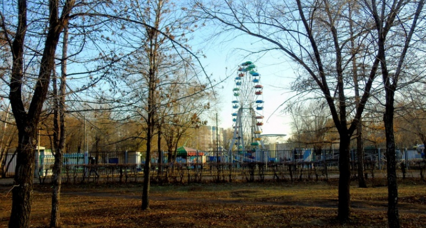 Тишина и заброшенность. Жанна Валиева прогулялась в парке имени 50-летия СССР