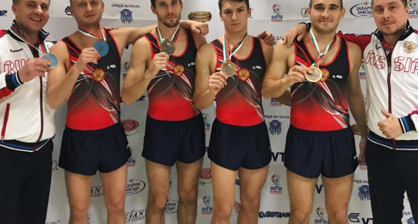 Пружиним. Оренбуржцы в составе Российской сборной стали Чемпионами мира по прыжкам на двойном мини-трампе