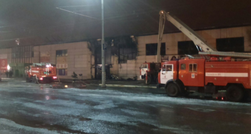 100 человек без работы, каток на дороге, соцсети кипят. Результаты пожара в ТК "МИР" Оренбурга