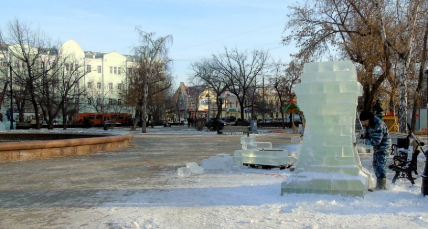 Ледяной Дед Мороз. Жанна Валиева о новогоднем украшении Оренбурга