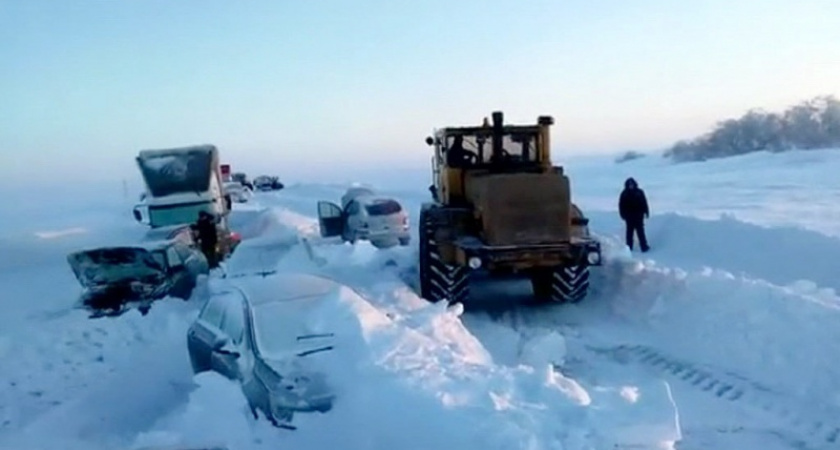 «Снежный плен» продолжается. Медногорцы выступили в защиту мэра города