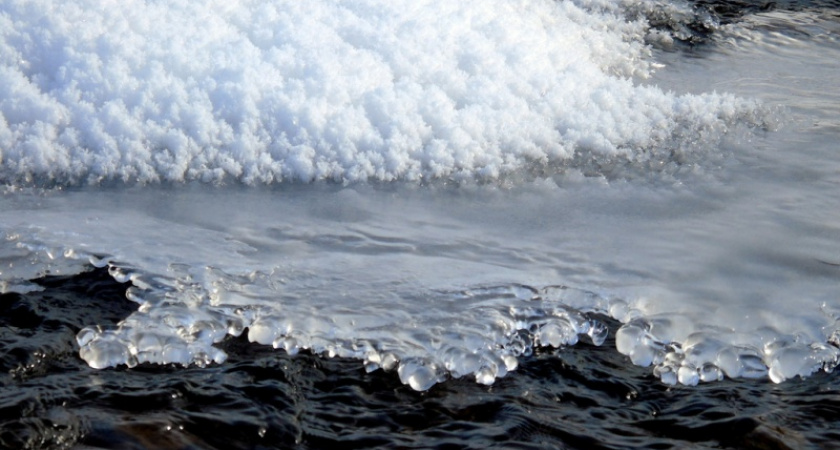 Лед и вода. Фото реки Каргалки от Жанны Валиевой