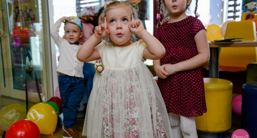 Покушать всяких вкусняшек. Празднуем день рождения Арины Зенкиной