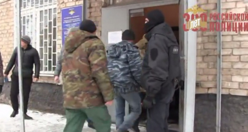 Какими судьбами? В Оренбургском районе проверяли иностранных рабочих - Видеоновости Оренбуржья