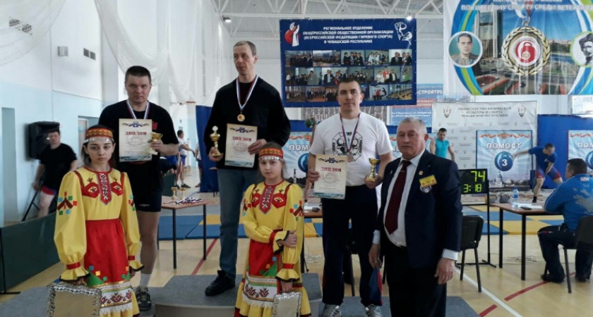 Возраст спорту не помеха. Оренбургские ветераны-гиревики блеснули на первенстве страны