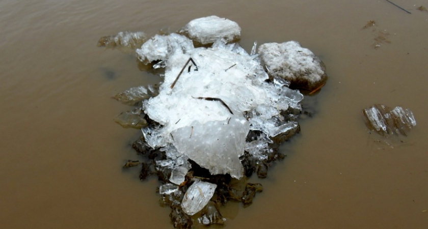 Ледяной водяной. Жанна Валиева фотографирует отголоски зимы на Урале