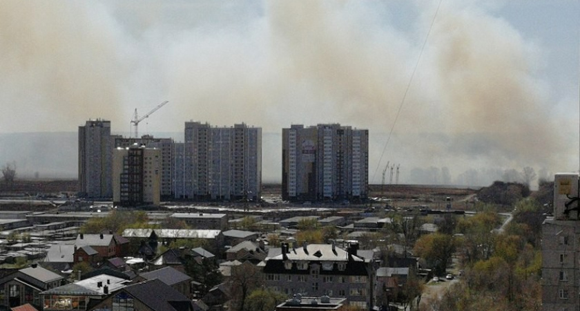 Степные пожары. В трех местах в окрестностях Оренбурга произошло возгорание сухой травы