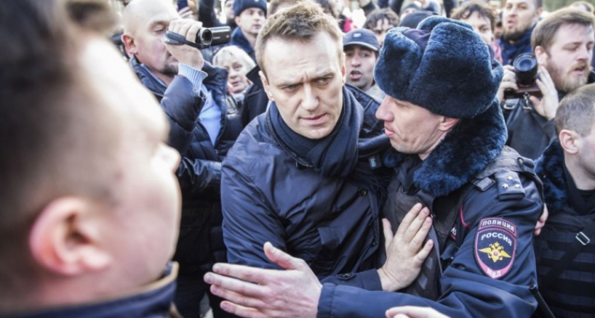 В ожидании. В Оренбурге перед митингом 5 мая полиция не трогает сторонников Навального