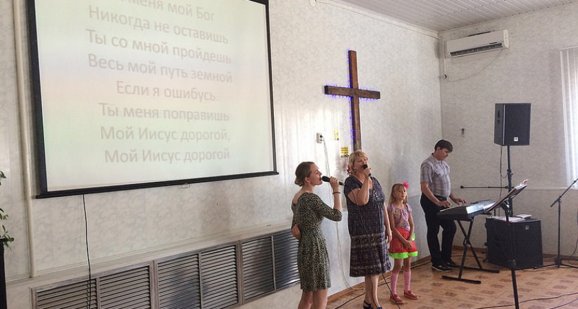 Харизматы. Sobolev82 посетил неправославную христианскую службу в Переволоцком районе